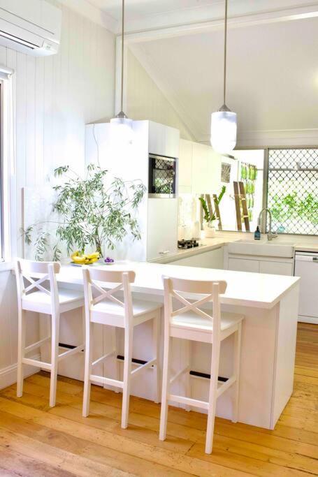 Holiday home Timeless Elegance Executive With Water Views Gold Coast